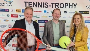 Bürgermeister Erwin Dirnberger, René Ruprecher (Obmann TC Söding) und Elfriede Pfeifenberger (Managerin der LEADER-Region Lipizzanerheimat) 