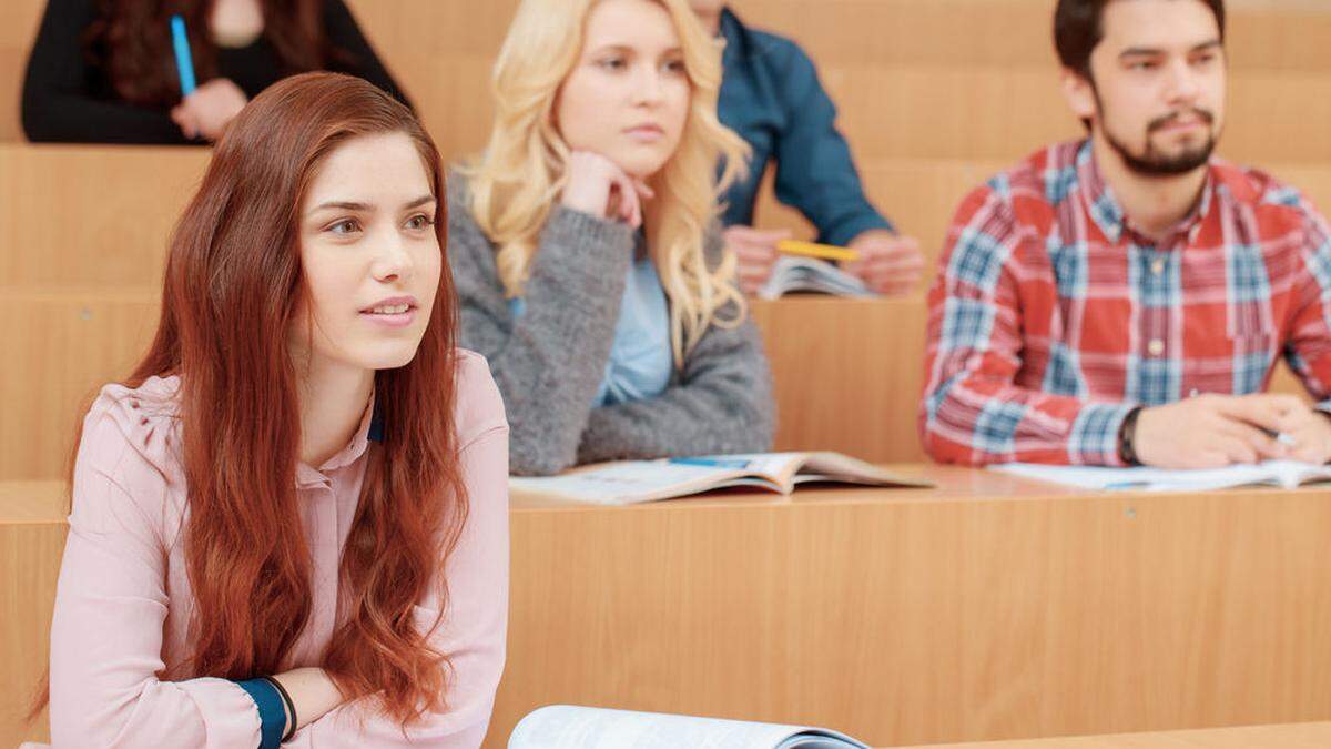 In den skandinavischen Ländern studieren angehende Kindergartenpädagoginnen und -pädagogen auf Universitäten oder Fachhochschulen