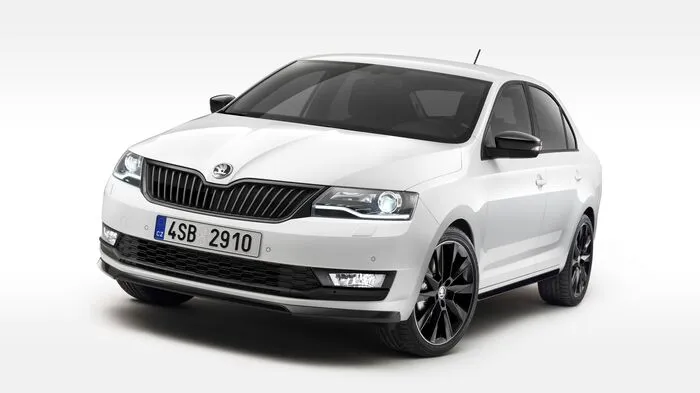 Škoda wertet den Rapid und den Rapid Spaceback auf und stellt das Ergebnis auf dem Genfer Autosalon in die Auslage. Natürlich haben ihnen die Tschechen bei der Gelegenheit auch gleich das aktuelle Markengesicht verpasst. Die Hauptscheinwerfer strahlen jetzt mit Bi-Xenon-Leuchten. Das Tagfahrlicht arbeitet optional mit LED-Technik und im neu gestalteten unteren Teil des Stoßfängers leuchten die modifizierten Nebelscheinwerfer.