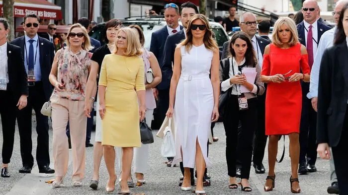 Die Ehefrauen der Regierungs- und Staatschefs, die am G7-Treffen teilnehmen, bei ihrer Ankunft in Cambo-les-Bains.