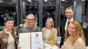 Große Freude bei der Stadtbücherei Lienz: Sie ist in Wien als „Bibliothek des Jahres 2026“ ausgezeichnet worden