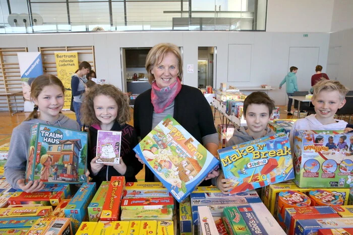 „Es stehen heute rund 400 Spiele für alle Altersgruppen zu Verfügung“, sagt Bibliotheksleiterin Annelies Koller (Foto), welche die Veranstaltung auf die Beine gestellt hatte.