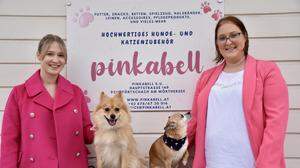 Geschäftstüchtige Schwestern: Michelle (links) und Pia Klump mit ihren Hunden Tinkerbell und Nala