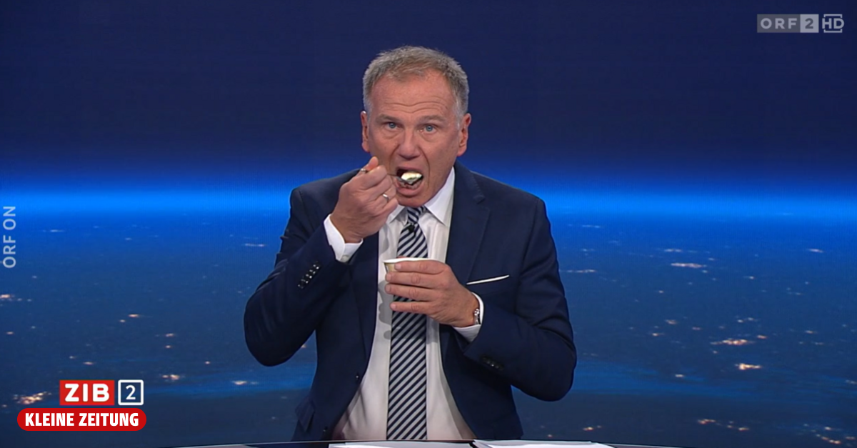 Internet-Trend erreicht ZiB2: Armin Wolf verspeist Pudding mit der Gabel