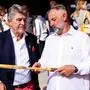 Thomas Muster mit GAK-Präsident Heinz Steinlechner und „seinem“ Schläger 