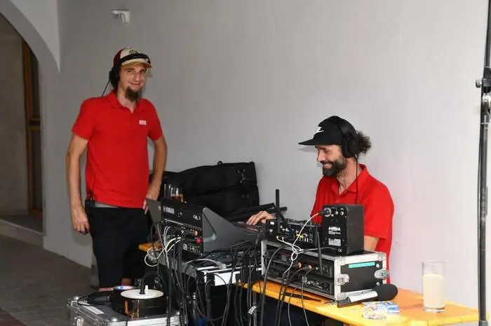 Die Radiohörer erhielten Informationen zu Veranstaltungen in Murau, darunter der bevorstehende Samsonumzug am 15. August und das Samsontreffen am 31. August.