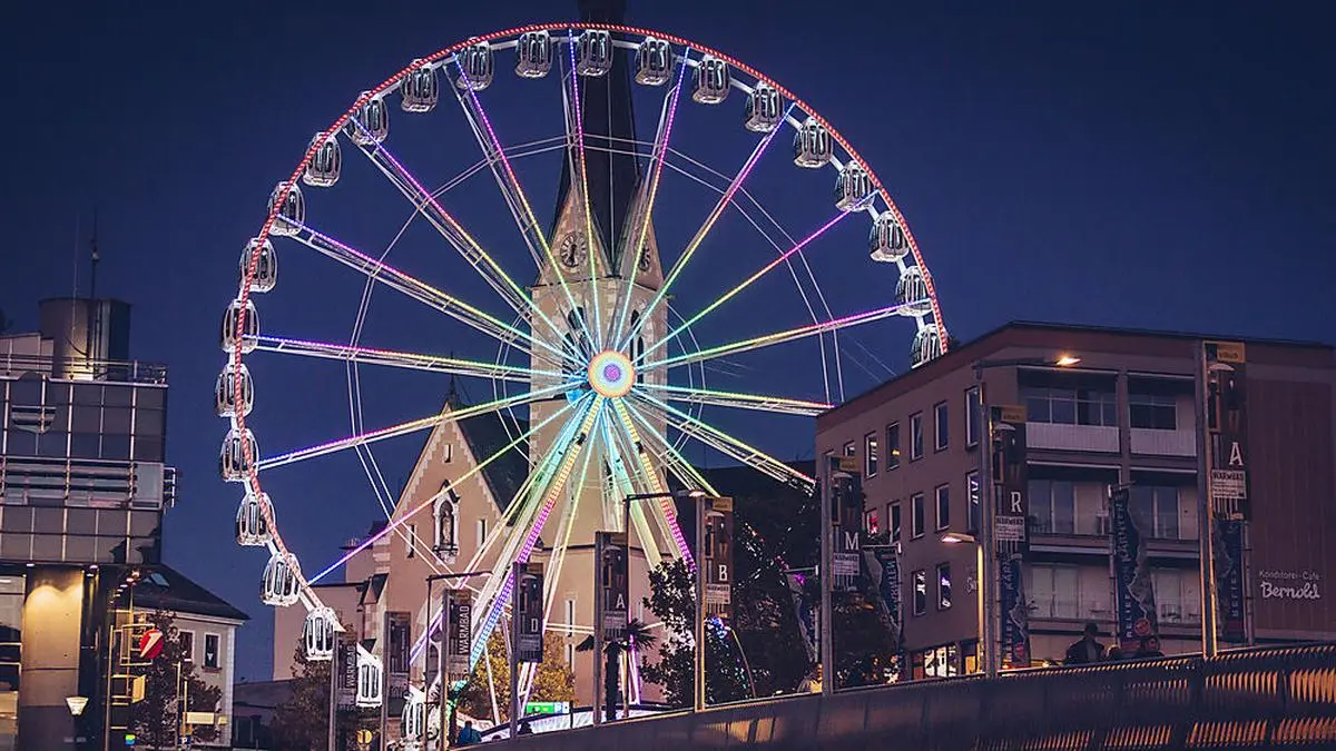 Ein Muss: Eine Fahrt mit dem Riesenrad in Villach