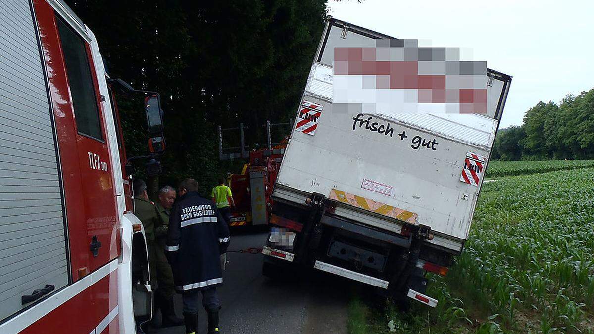 Der Lastwagen war mit Eiern voll beladen