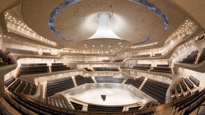 Es ist das Herzstück der Elbphilharmonie: der große Konzertsaal. Und er soll einer der besten Konzertsäle der Welt sein. Akustiker Yasuhisa Toyota ...  