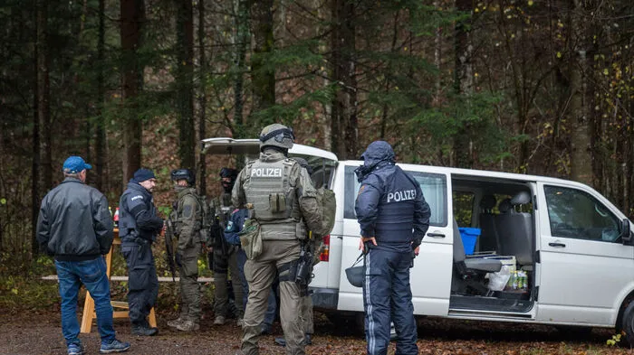 Auch am Montag, acht Tage nach dem Doppelmord von Stiwoll, wurde in der Region wieder intensiv nach dem Tatverdächtigen gefahndet.