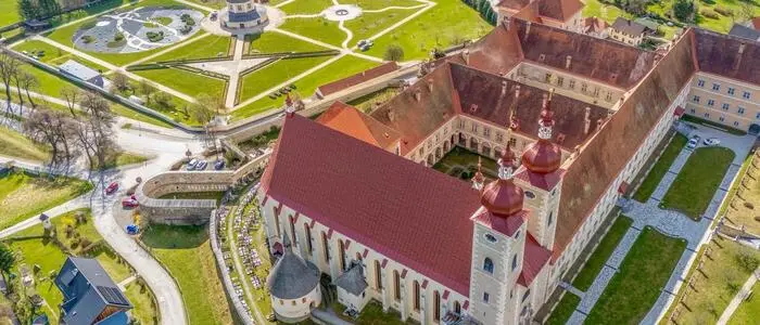 Steirischer Schatz: Stift und Stiftsgarten in St. Lambrecht