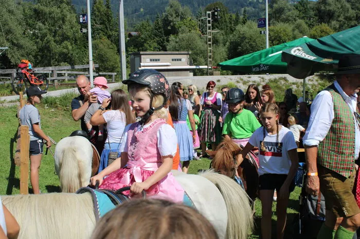Für die Kleinen: Ponyreiten