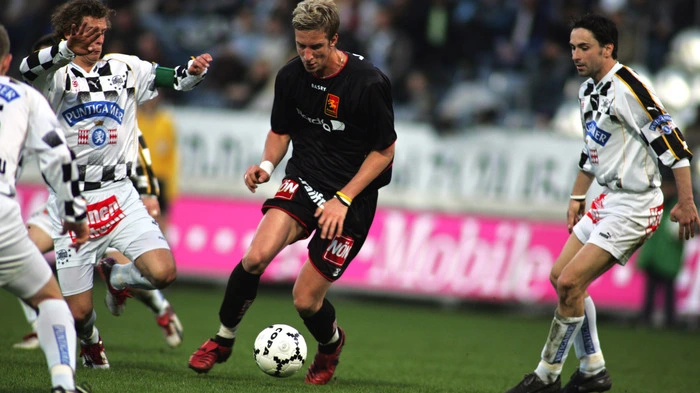 Marc Janko wurde in der Jugend und Akademie der Admira groß und spielte auch ein Jahr in der Bundesliga-Mannschaft in der Südstadt. In 13 Spielen für die Admira traf der damals 21-Jährige zweimal. Grund genug, dass Salzburg sich die Dienste des Stürmers sichert.