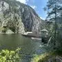 Die Staumauer des Salza-Stausees zwischen Bad Mitterndorf und St. Martin am Grimming im Sommer