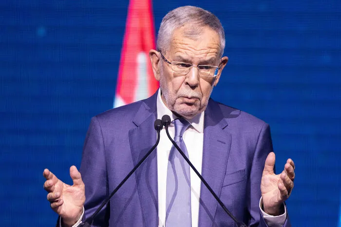Die Eröffnungsrede hielt Bundespräsident Alexander Van der Bellen, der sich gleich dafür entschuldigte, wegen der Regierungskrise wahrscheinlich nur kurz an dem Summit teilnehmen zu können.