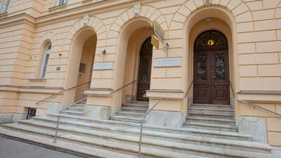 Eine Bezieherin von Mindestsicherung hat die Abend-HAK aufgegeben