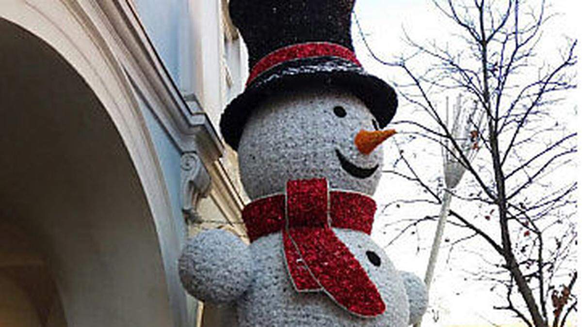 Vandalen zerstörten nun auch den großen Schneemann