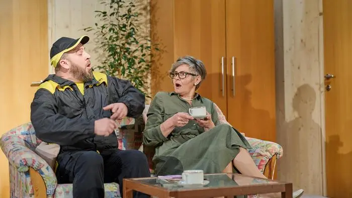 Die Theatergruppe St. Anna am Aigen lud am Samstag zur Premiere ihres neuen Stücks „Nicht mehr blind, dank Enkelkind“