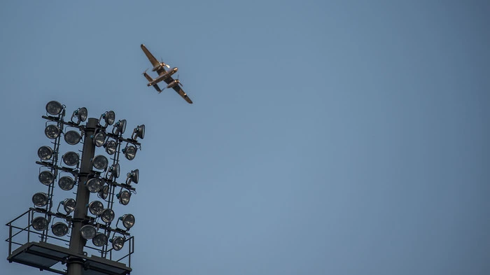 Bevor Gabalier die Bühne betrat, zeigten die Flying Bulls spektakuläre Flugmanöver.