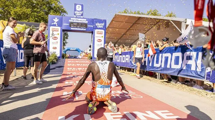 Kärnten Läuft 2024 - Zieleinlauf Halbmarathon Klagenfurt August 2024