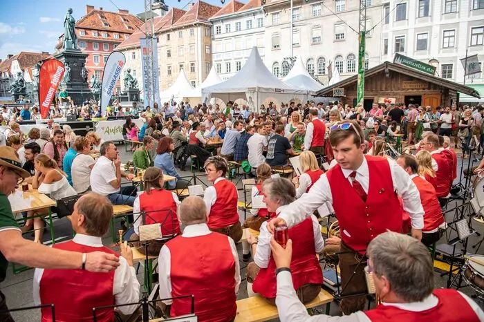Abgespielt hat sich's aber auch schon am Hauptplatz: Hier gingen am Nachmittag zwei Platzkonzerte über die Bühne, ehe am Abend noch Conchita und die Grazer Philharmoniker erwartet werden.