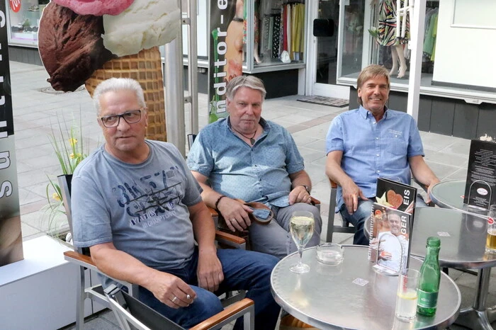 Mit einer ausgewogenen Mischung von Rock`n &amp; Roll, Blues und Austropop spielte sich das Trio in die Herzen der Zuhörer. 