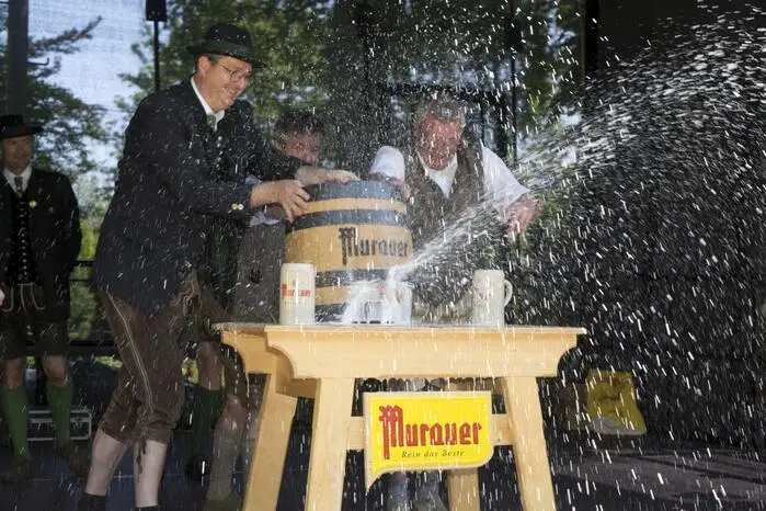 ...inklusive spritzigem Missgeschick...