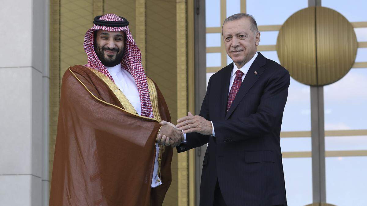 Recep Tayyip Erdogan (r.) und Mohammed bin Salman