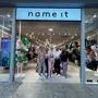 Das "Name it"-Team freut sich über die Eröffnung