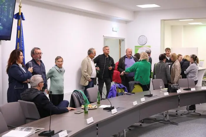 Die Mitglieder des Gemeinderats standen im Sitzungssaal für Fragen und Gespräche zur Verfügung.