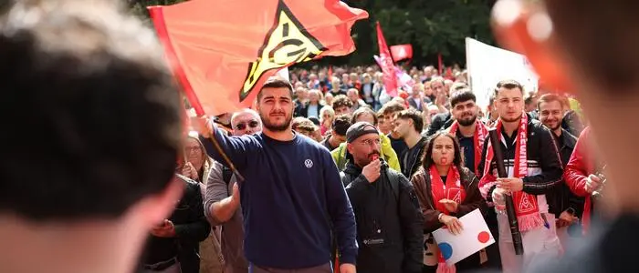 Zehntausende Beschäftigte protestieren in Deutschland