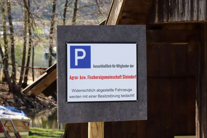 Parkmöglichkeit Man findet zahlreiche Parkplätze beim Gasthof Laggner, bei der Eishalle oder an der L50 Landesstraße von Steindorf nach Ossiach.