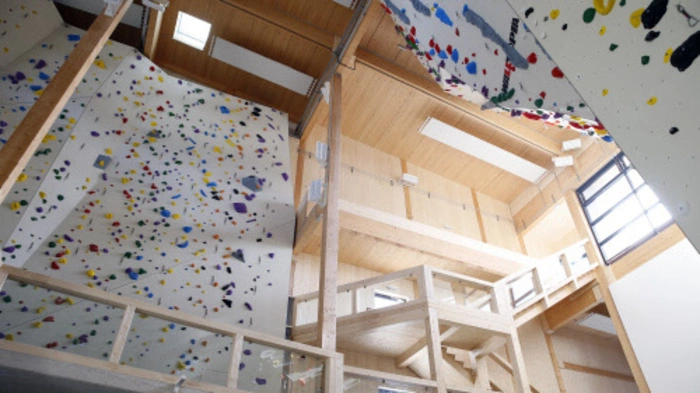 Die neue Kletterhalle bietet 240 Routen.