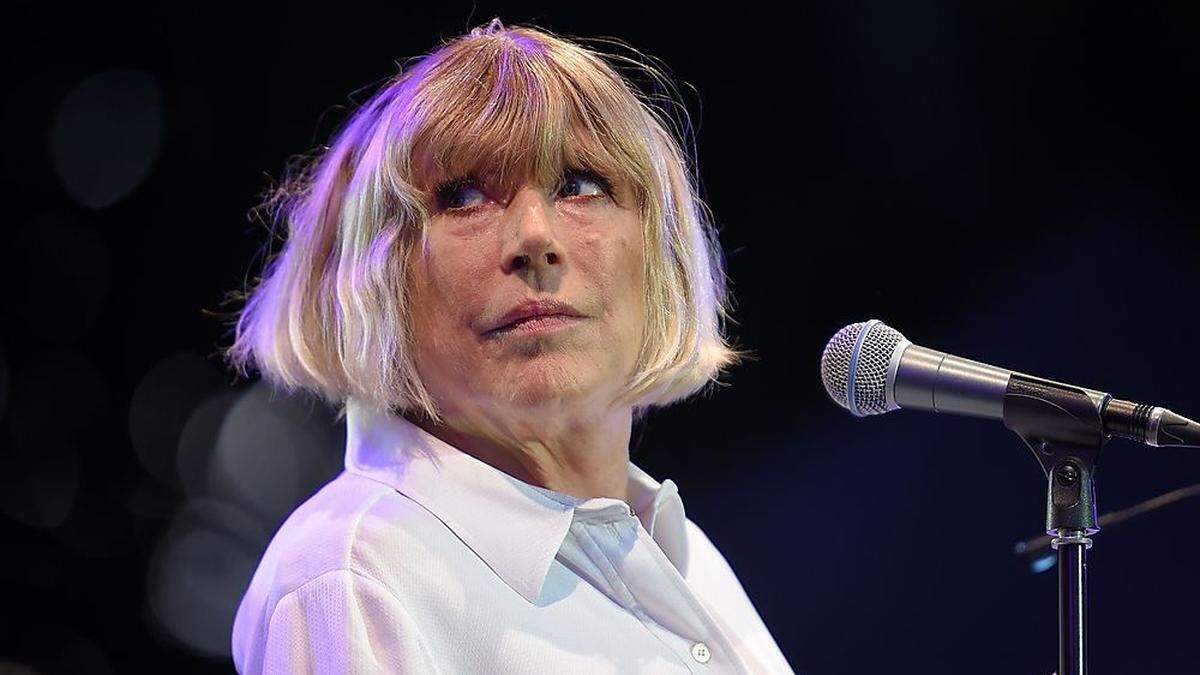 Marianne Faithfull leidet noch immer unter den Nachwirkungen der Corona-Infektion