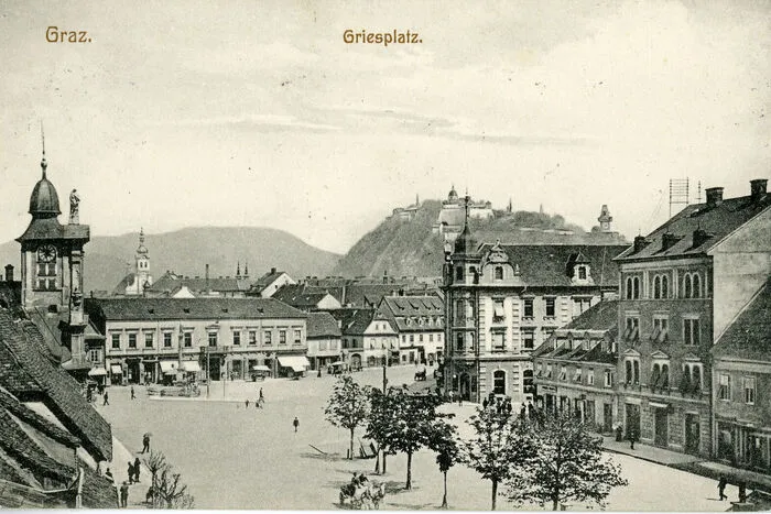 Ansichtskarte aus der Zeit, als noch die Kutschen über den Griesplatz fuhren.