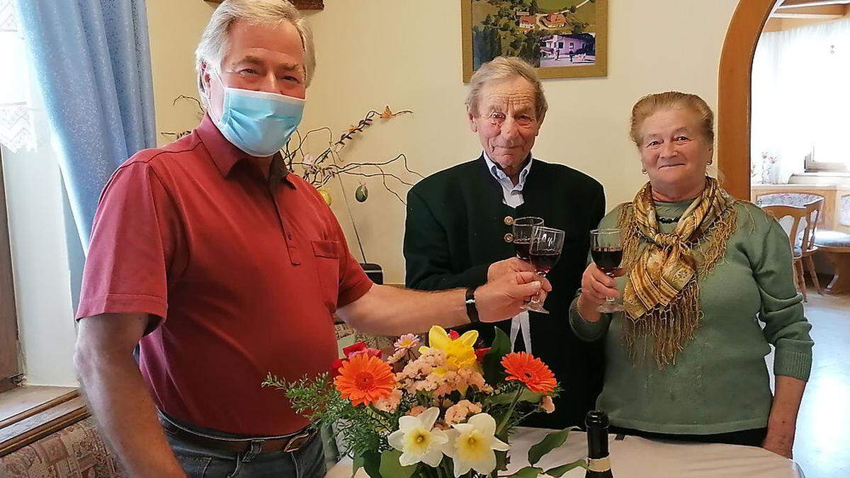 Anton und Anna Opriessnig mit Gratulant Anton Polessnig (links)