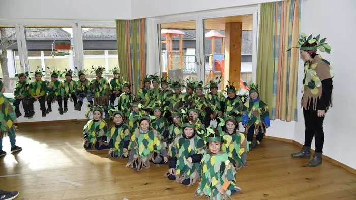 Begeistert und mit großer Vorfreude warteten die Kinder im Kindergarten auf ihren Auftritt am Hauptplatz in Stubenberg