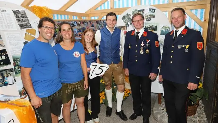 Am Foto von links: Dieter Tanner und Christina Tanner (Obfrau Musikkapelle), Melanie Süßenbacher, Lukas Jankl und Riebert Zwatz und Christian Dörfler.