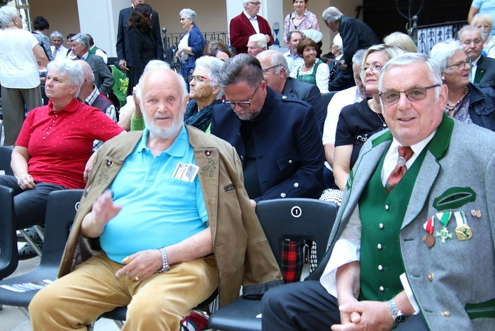 Auch Bürgermeister und Präsident des Musikvereines Gestüt Piber, Helmut Linhart, Bezirkskapellmeister Andreas Angerer und Gestütsleiter Erwin Movia ließen sich den Kunstgenuss nicht entgehen.