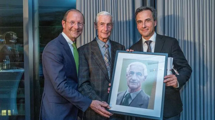 Der Grazer Altbürgermeister Alfred Stingl bekam den Sonderpreis der Redaktion, überreicht von Urs Harnik-Lauris (Energie Steiermark) und gewürdigt von Bürgermeister Siegfried Nagl