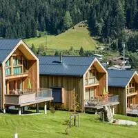 Beliebtester Hotelbetrieb Oberkärntens: Das Chaletdorf Hochoben überzeugt mit Top-Bewertungen, alpiner Ruhe und einem einzigartigen Urlaubskonzept