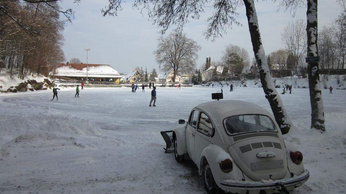 Auf dem Kreuzberglteich beim Fischerwirt darf man wieder Eislaufen.