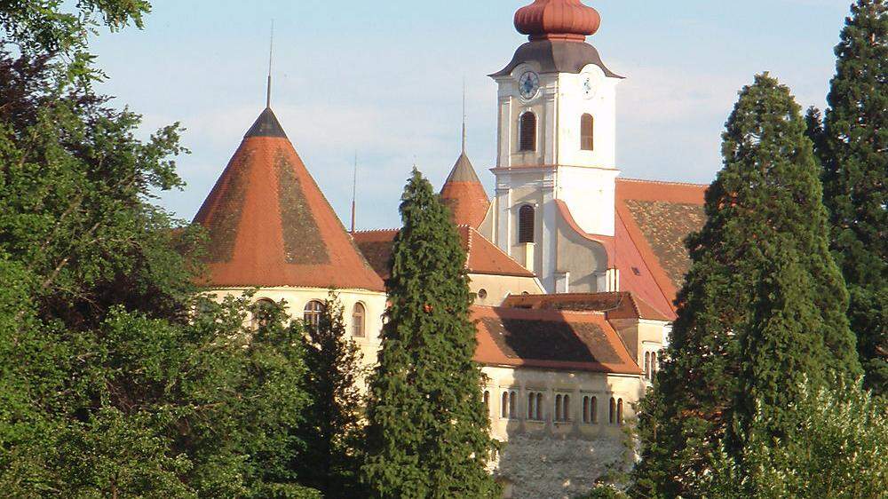 Schloss Hollenegg mit Kirche