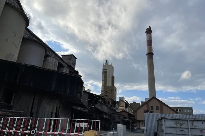 Ansichten des sehr großen RHI-Magnesita-Werkes in Trieben