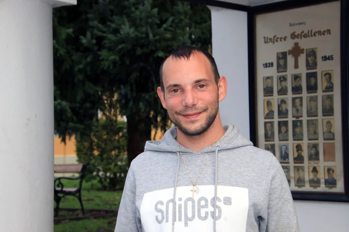 Anton Eisner (28), Bärnbach: Mein Weg zu meinem Berufsziel als Diakon in der katholischen Kirche war ein längerer. Durch meine Tätigkeit als Ministrant in Piber, später als Vorbeter bei Totenwachen und meiner Ausbildung als Wortgottesdienstleiter, Lektor und Kommunionspender habe ich eine tiefe Glaubenserfahrung. Nun absolviere ich berufsbegleitend einen theologischen Fernkurs zum Diakon, bis die Ausbildung abgeschlossen ist, wird es noch einige Zeit dauern. Auch werde ich immer wieder ersucht, bei Begräbnissen die Trauerfeierlichkeiten zu gestalten. Vor allem Angehörige von Konfessionslosen und solchen, die keinen Priester haben wollen, ergeht diese Bitte an mich. Wobei mir mein Glaube hilft, auch in diesen Situationen die richtigen Worte zu finden.