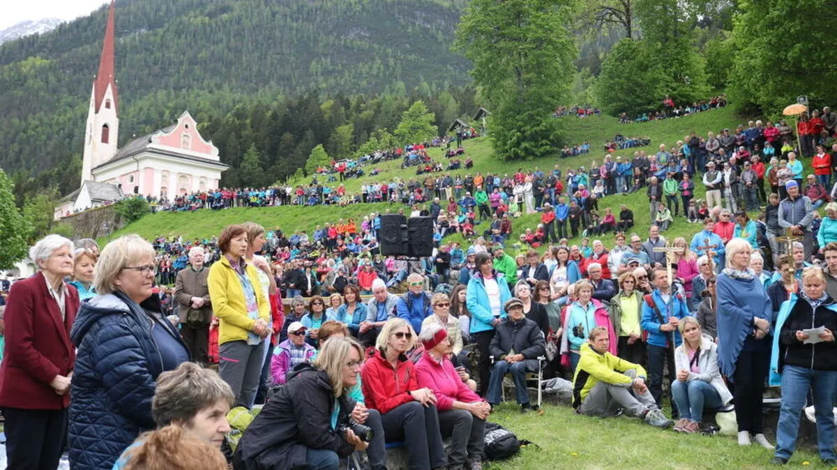 Viele Gläubige kamen wohl auch wegen Bischof Hermann Glettler