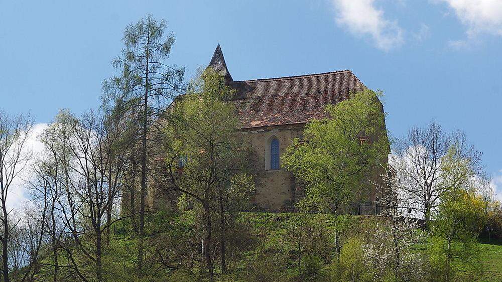 Die Kindberger Georgibergkirche steht auf einer felsigen Anhöhe. Sie wurde 1232 erstmals urkundlich erwähnt