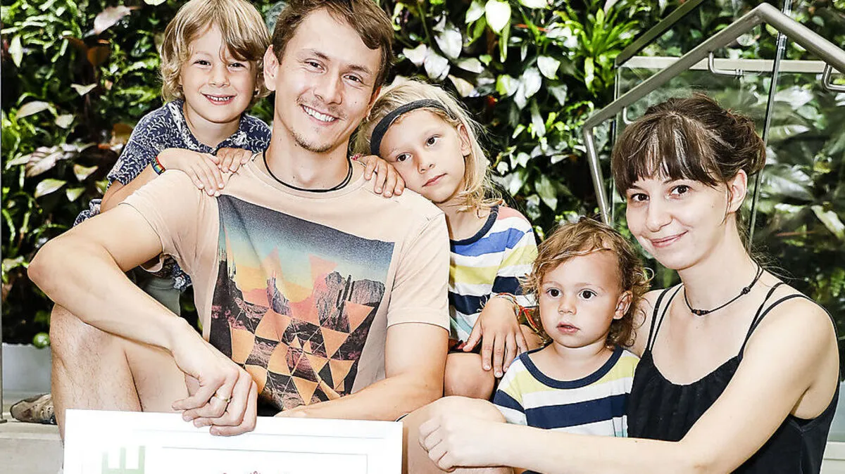 Freude über die Auszeichnung: Severin und Franziska Pock mit den Söhnen Liam, Noah und Mio (v.l.)