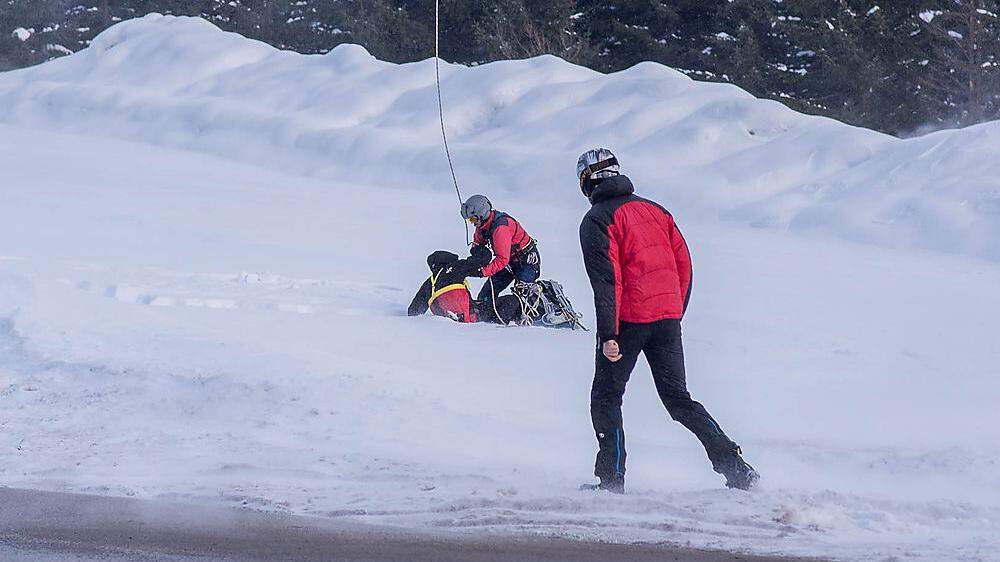 Der Schneeschuhwanderer konnte unverletzt geborgen werden