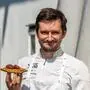 Mit einem speziellen Innereien-Menü zeigt Christoph Mandl in Straden, dass nachhaltige Küche nicht nach Verzicht schmecken muss – sondern nach richtig gutem Handwerk.